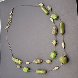Vintage Women's Necklace Green and Gold tone 19 in.long, adjustable to 22 inches